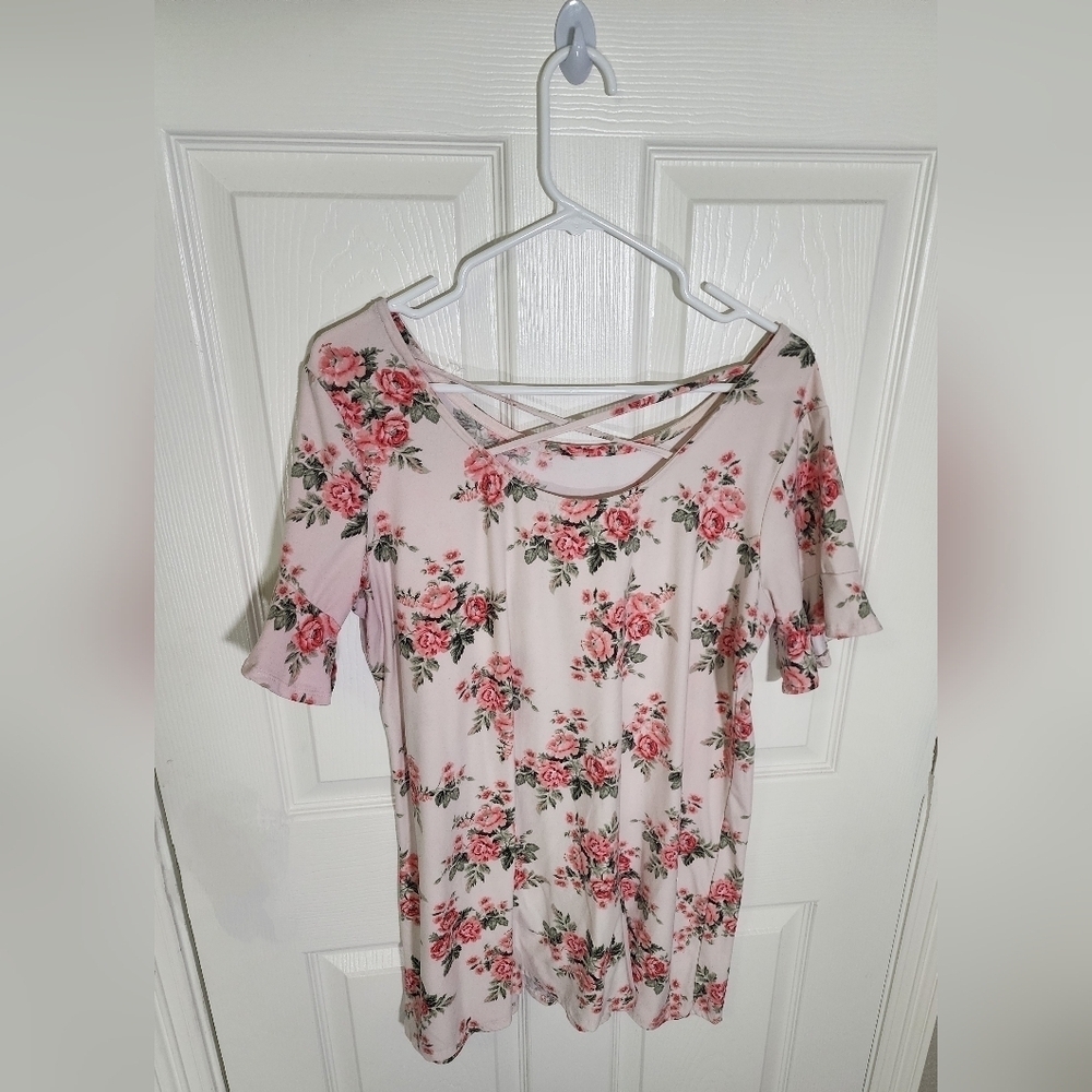 Just Be Floral Stretchy Casual Womens Cut Out Top 1X
